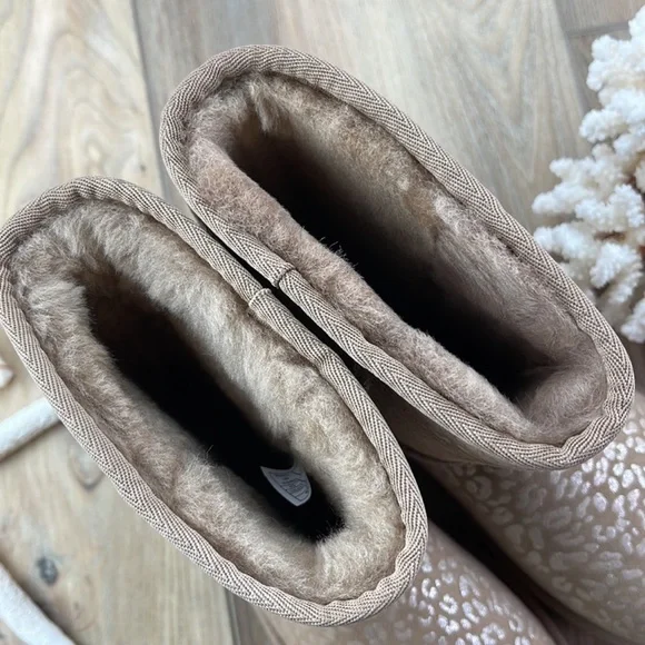 🌴🔆UGG- BROWN CLASSIC SHORT SNOW LEOPARD BOOTS🔆🌴 - Picture 11 of 16